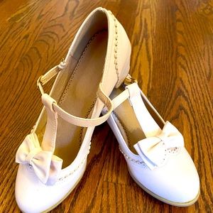 European Size 40 Women’s Light Pink Heeled Dress Shoes.